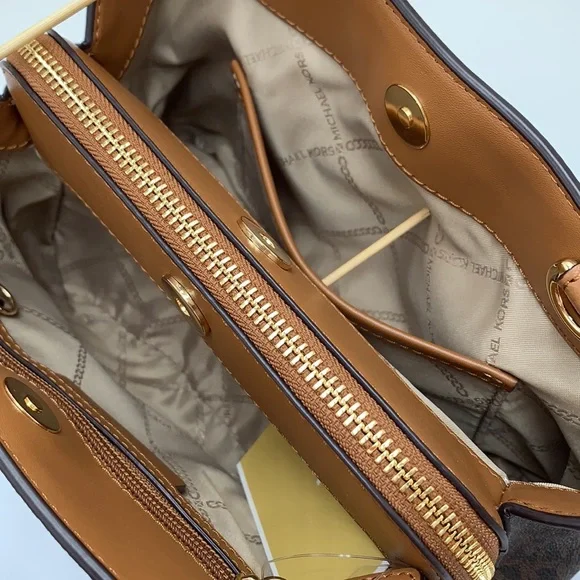 MICHAEL KORS
Camille Small Satchel / Crossbody BROWN
SIGNATURE COLOR - Picture 12 of 16